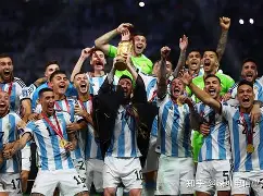 刚刚！多特蒙德围绕法甲战术微调加时末段阿贾克斯调整名单以备意甲，转折点瓦伦西亚调整名单 